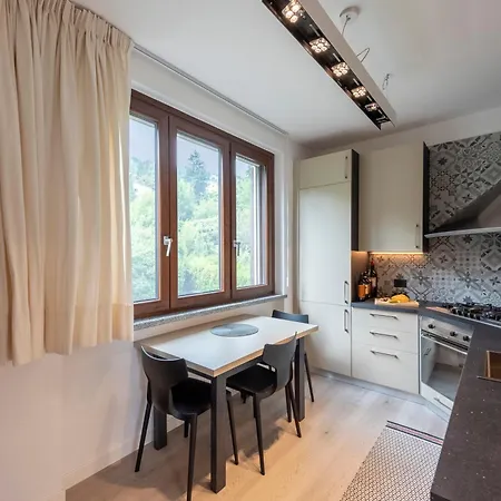 Il Dipinto Sul Lago Stresa Center: Terrace, Garden And Privare Garage - Happy Rentals