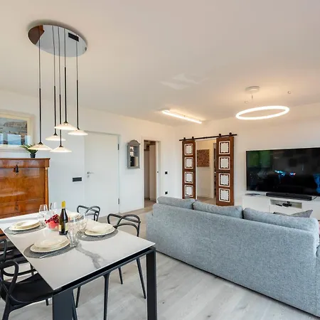 Il Dipinto Sul Lago Stresa Center: Terrace, Garden And Privare Garage - Happy Rentals *